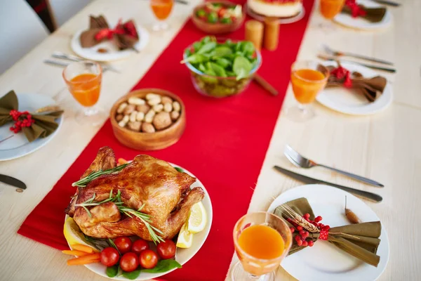 Rostad kyckling serveras wi för höst middag — Stockfoto