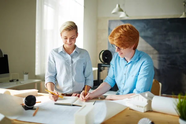 Designer moderni che lavorano — Foto Stock