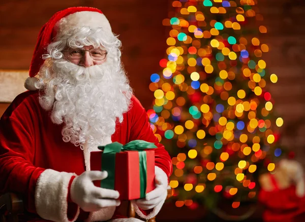 Santa Claus posing with gift box — Stock Photo, Image