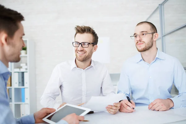 Young engineers listening to ideas of colleague — Stock Photo, Image