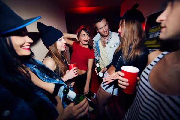 Studentenparty flirten