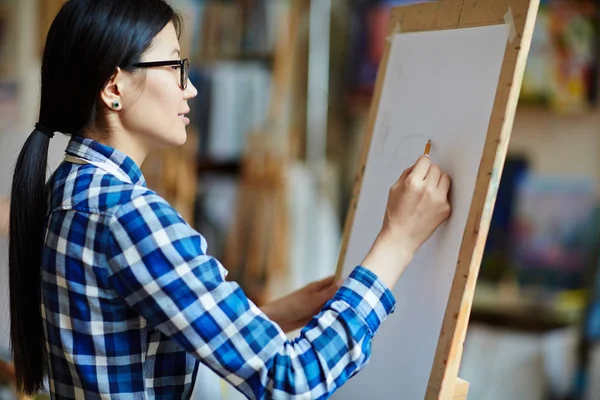 Girl drawing sketch on paper sheet — Stock Photo, Image