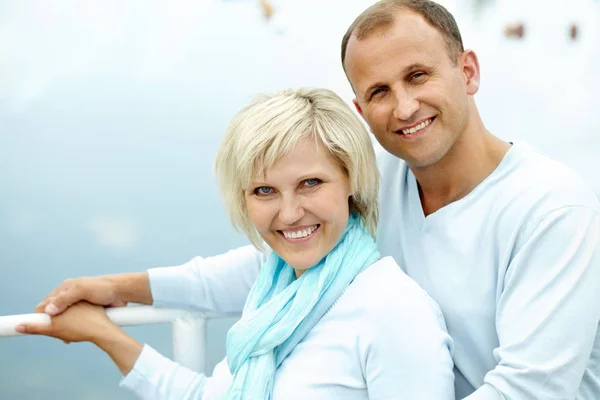 Feliz pareja de mediana edad —  Fotos de Stock