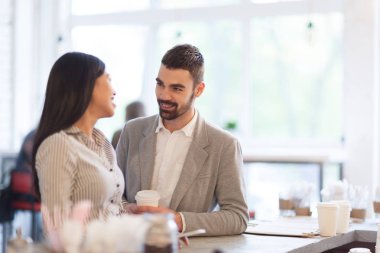 Profesyoneller tartışıyor