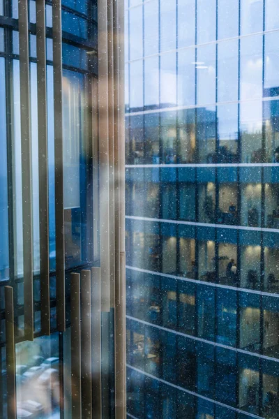 Patrón de vidrio moderno edificio de oficinas — Foto de Stock