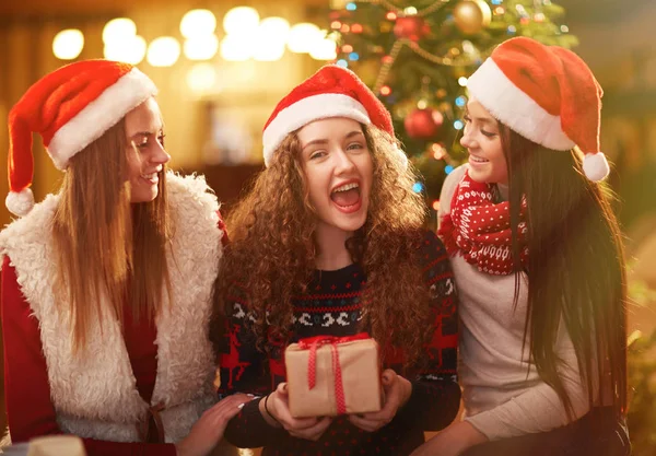 Ecstatic women with gift-box — Stock Photo, Image