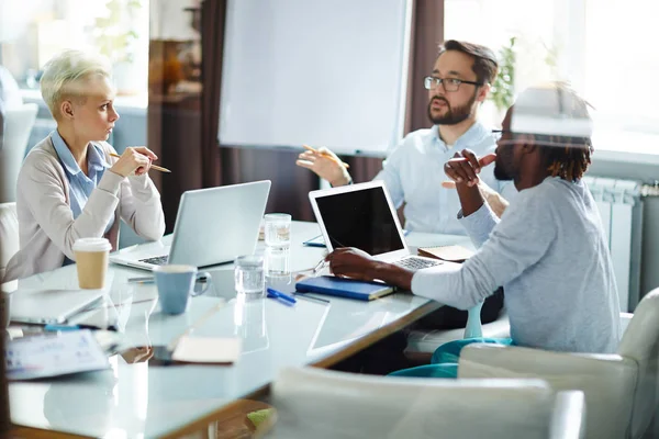 Team di lavoro brainstorming — Foto Stock