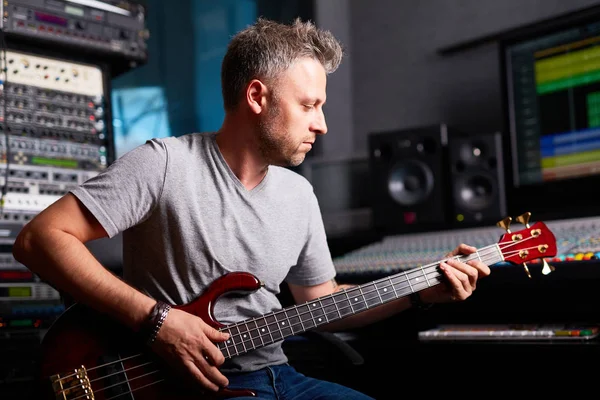 stock image Man playing guitar