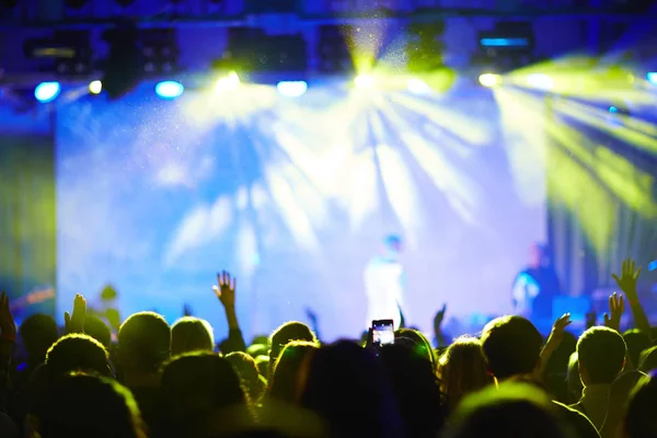 Audience at musical event — Stock Photo, Image