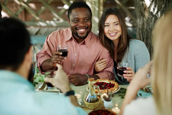 Paar tijdens Thanksgiving diner — Stockfoto