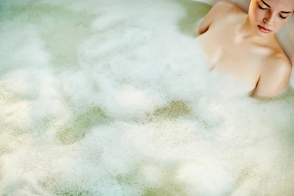 Girl in warm bath — Stock Photo, Image