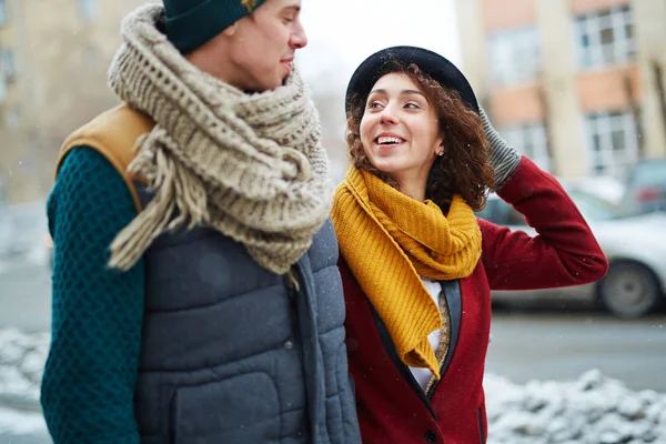 Verliebtes Paar in Winterbekleidung — Stockfoto