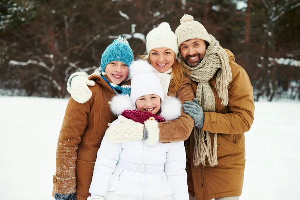 Família feliz de quatro — Fotografia de Stock