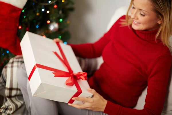 Happy woman with Christmas gift — Stock Photo, Image