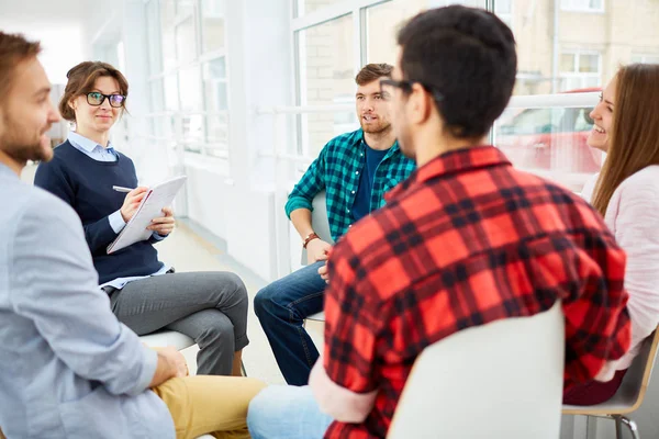 Estudantes durante o curso de psicologia — Fotografia de Stock