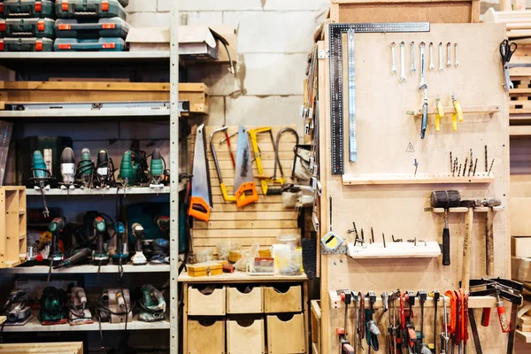 Sala de trabajo vacía con instrumentos técnicos —  Fotos de Stock