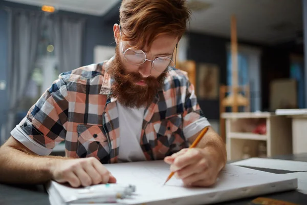 Man drawing rough draft — Stock Photo, Image