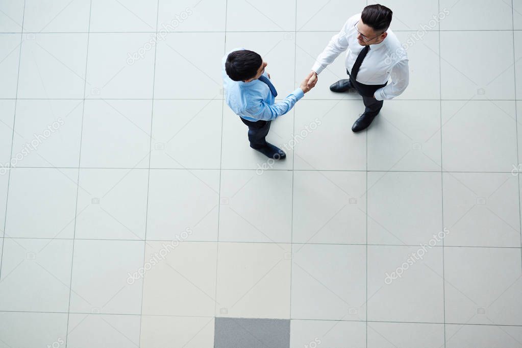  two modern agents handshaking