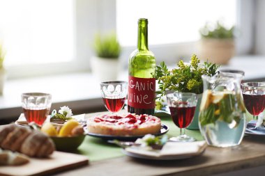 Tatlı ve içecekler ile tatil tablo servis 