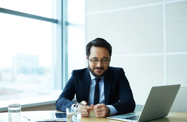 Giovane datore di lavoro in giacca — Foto Stock