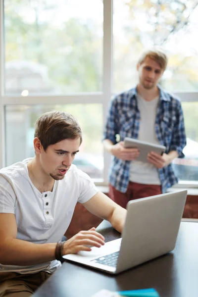 Student browsing in the internet — Stock Photo, Image