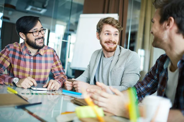 Equipo de diseñadores creativos — Foto de Stock