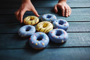 insan eli ve çörekler