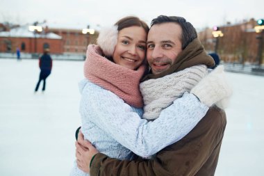 Paten pistinde Çift