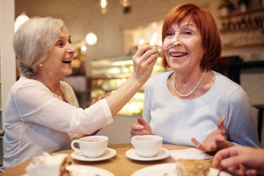 Kafede vakit yaşlılar