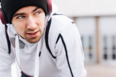 Kulaklığımda genç sporcu