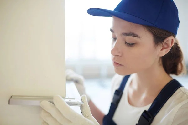 Esquina de medición del trabajador — Foto de Stock