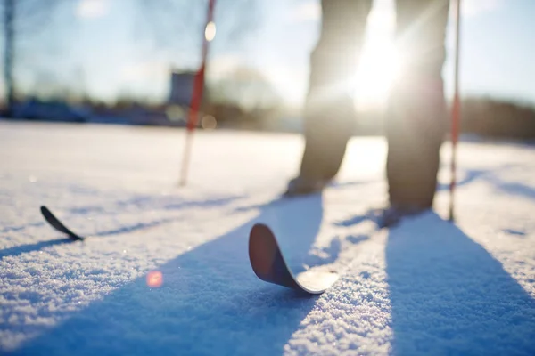 Menselijke skiën in de winter — Stockfoto