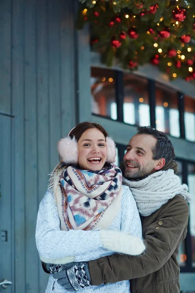 Casal na véspera de Natal — Fotografia de Stock