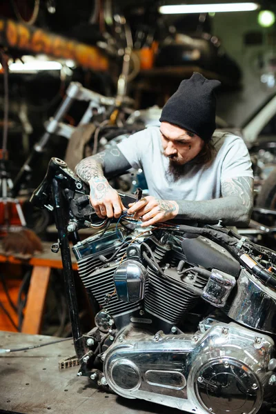 Spezialist Reparatur Motorrad — Stockfoto