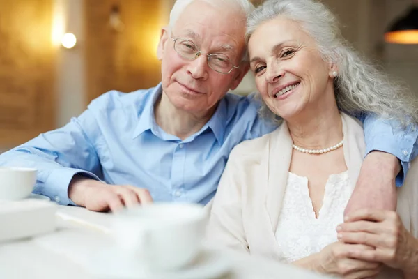 Senior par på café — Stockfoto