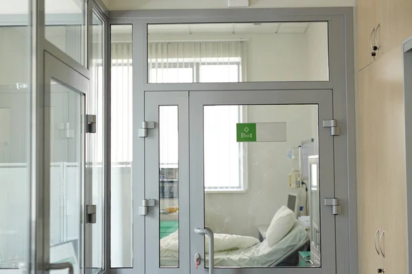 Tyhjä sairaalahuone — kuvapankkivalokuva