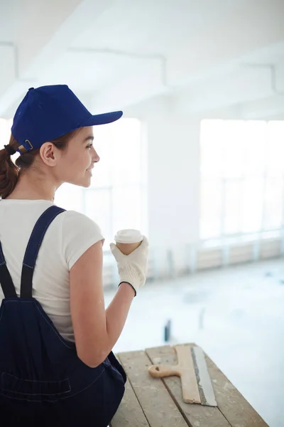 Worker  having coffee break — Stock Photo, Image