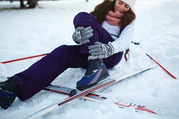 Woman fell down on snow — Stock Photo, Image