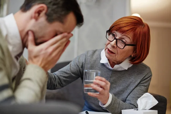 Man besöka psykolog — Stockfoto