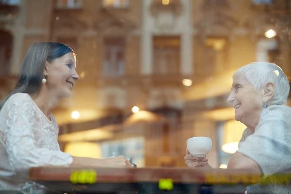 Femmes âgées dans le café — Photo