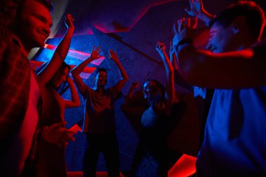 Mutlu arkadaş doğum günü partisi 