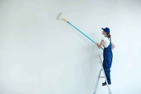 Kvinnans målning vägg — Stockfoto
