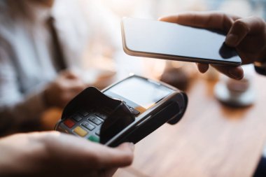 işadamı Smartphone ile ödeme