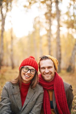 sonbahar orman içinde birleştirmek