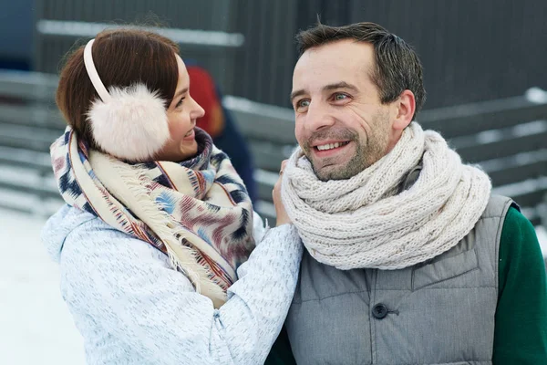 Pareja pasando un buen rato — Foto de Stock