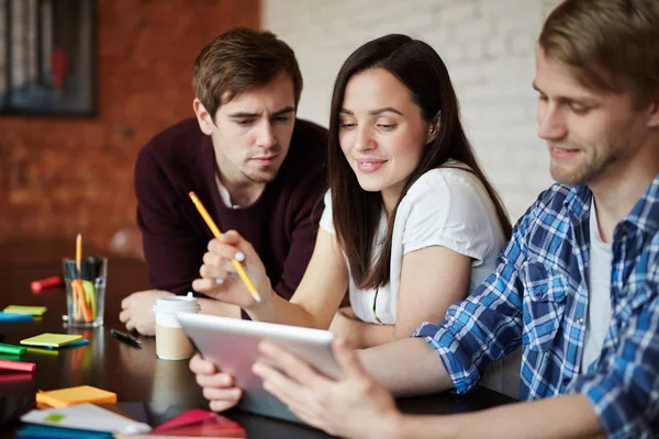 Business people discussing new project — Stock Photo, Image