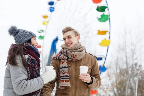 Couple in wither park — Stock Photo, Image