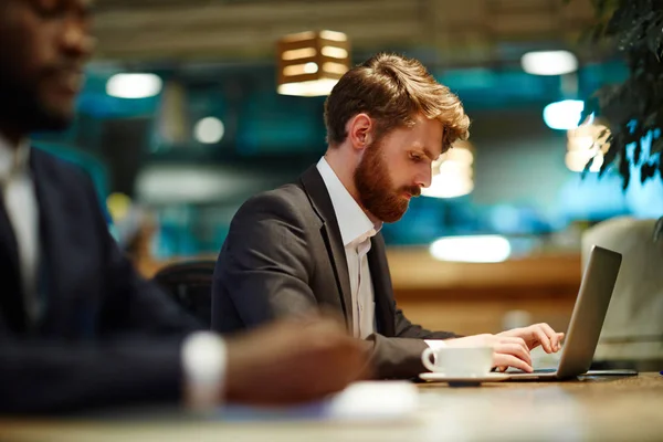 Hombres de negocios exitosos — Foto de Stock