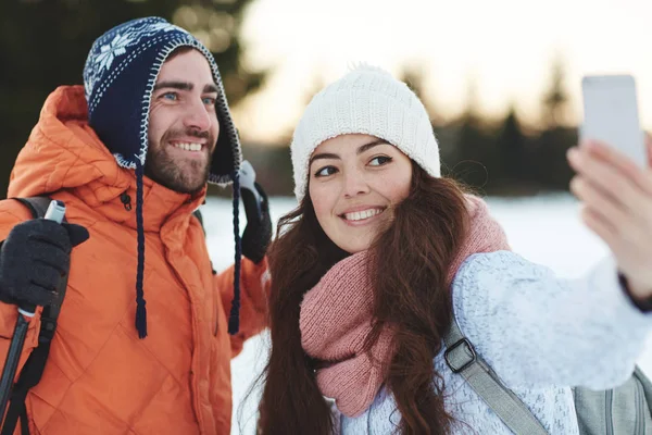 Travelers making selfie — Stock Photo, Image