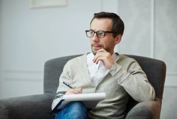 Businessman thinking of ideas — Stock Photo, Image